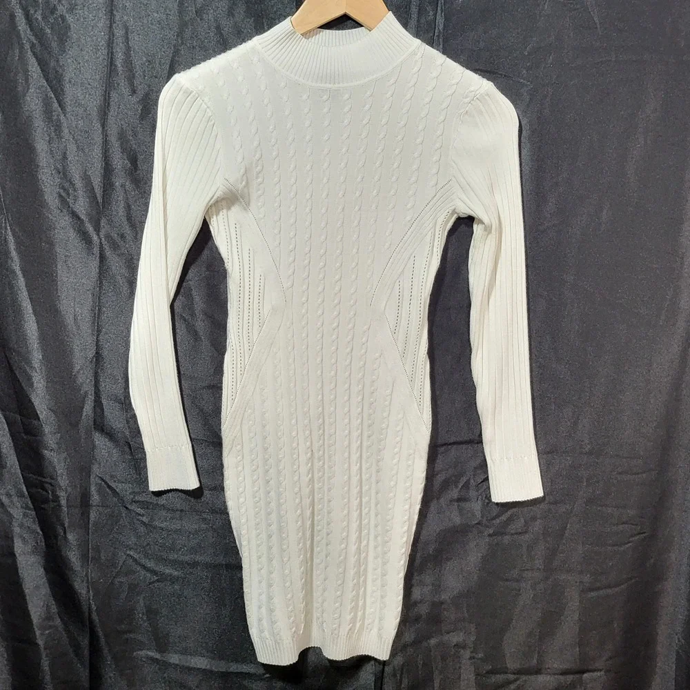 Windsor White Cable Knit Mock Neck Bodycon Mini Sweater Dress Medium RDAE5380WS
